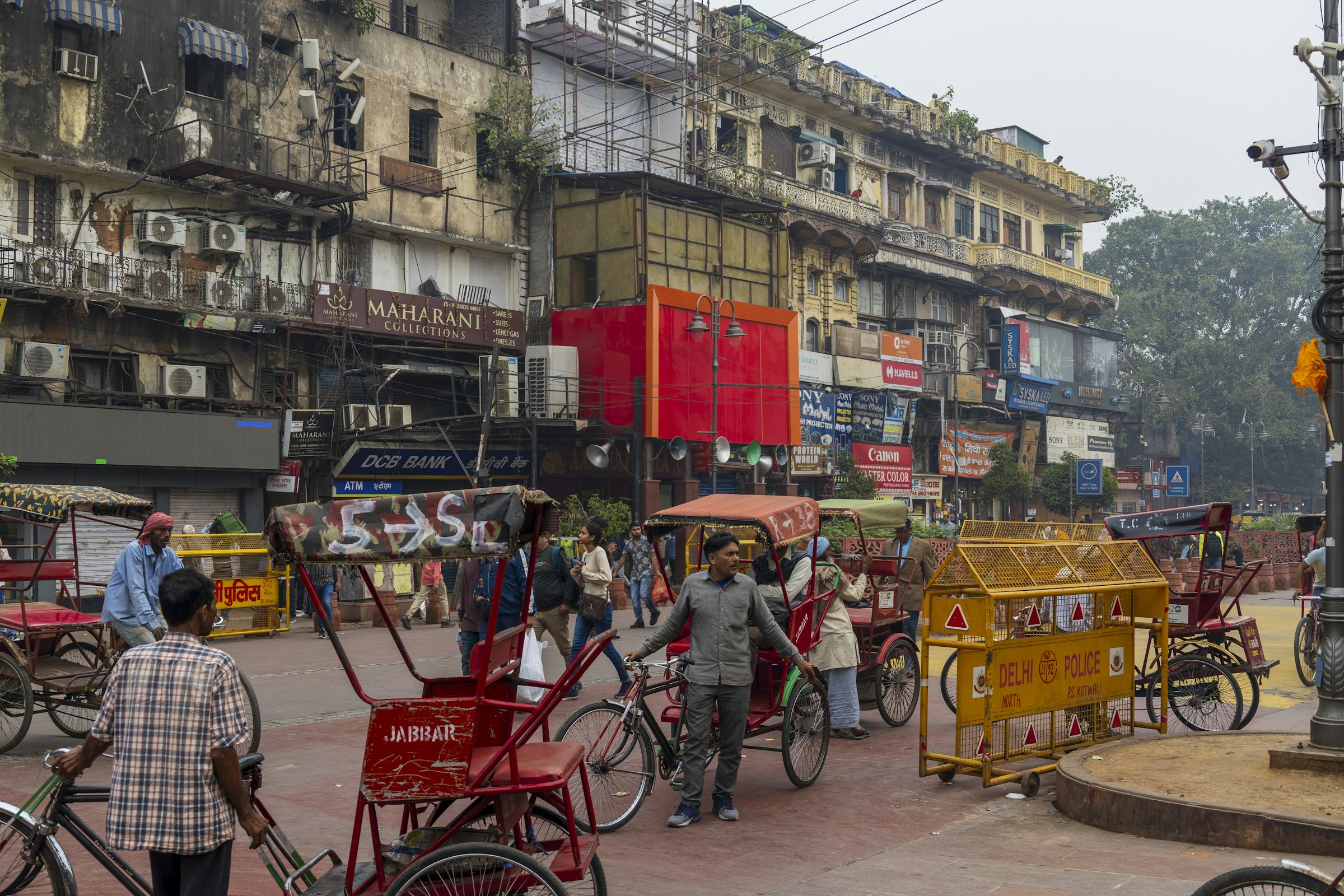 People crossing a busy road in Old Delhi